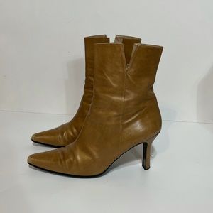 Stuart weitzman  Camel Leather Kitten heel boot.
